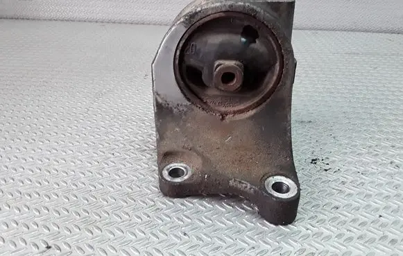Nissan Almera N16 Gearbox mount