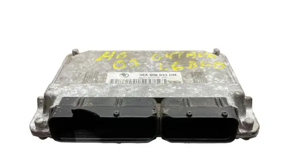 Skoda Octavia Mk1 (1U) Engine control unit/module 06A906033DM 5WP4025605