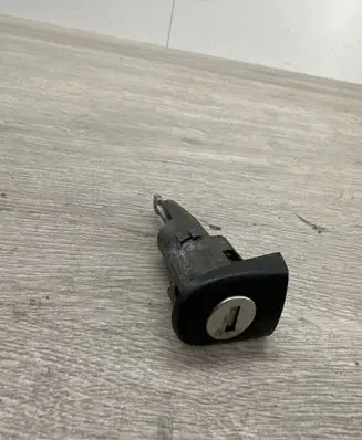 Skoda Fabia Mk2 (5J) Front door lock