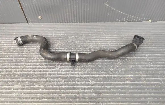 Mercedes-Benz CLA C118 X118 Engine coolant pipe/hose A1775011101