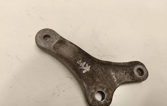 BMW 5 E60 E61 Sway bar bush bracket, front 67585271