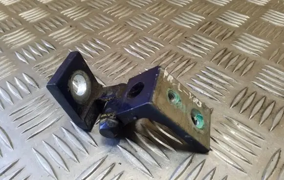 Skoda Octavia Mk2 (1Z) Rear door upper hinge 6Y0833401C