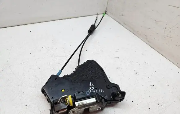 Suzuki Grand Vitara II Front door lock