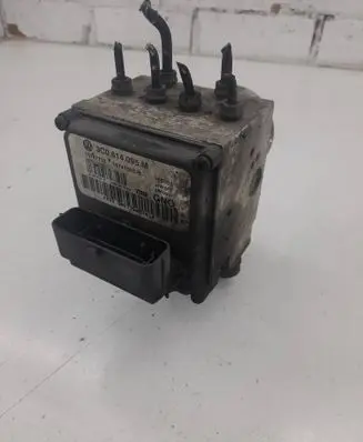 Volkswagen PASSAT B6 ABS Pump 3C0614095M 15747702 15747502B
