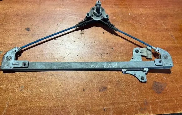 Opel Agila A Front door manual window regulator 