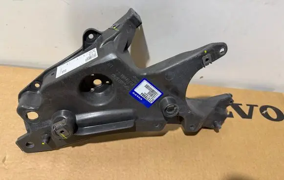 Volvo S90, V90 Fender mounting bracket 31378984