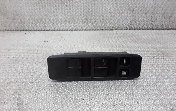 Nissan Primera Electric window control switch