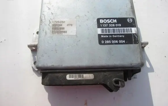 BMW 7 E32 Wing mirror control module 1137328019 0285006004