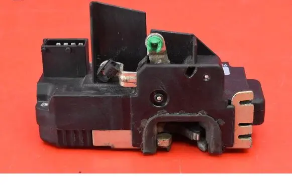 Opel Vectra B Front door lock 90585021BC