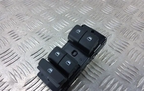 Hyundai i20 (BC3 BI3) Electric window control switch 93571Q0210