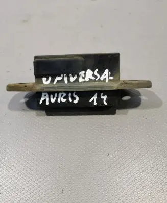 Toyota Auris E180 Tailgate opening switch 