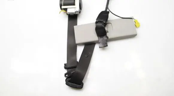 Chevrolet Cruze Front seatbelt 13297089