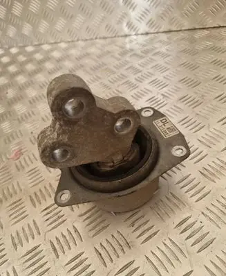Opel Insignia A Engine mount bracket 13312098