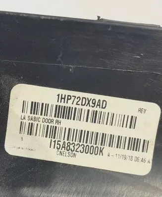 Dodge Challenger (C) pillar trim 1HP72DX9AD I15A8323000K