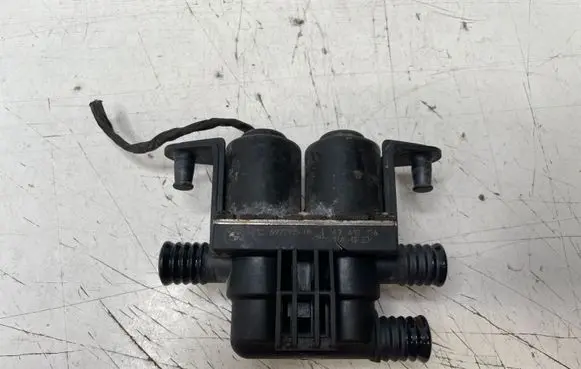BMW 5 E60 E61 Coolant heater control valve 6927915