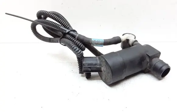 Volvo V70 Windscreen/windshield washer pump