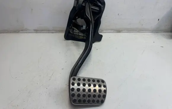 Mercedes-Benz E W238 Brake pedal A2052920108