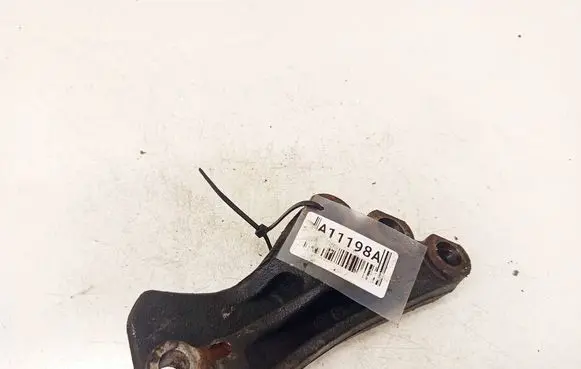 Honda FR-V Engine mounting bracket 