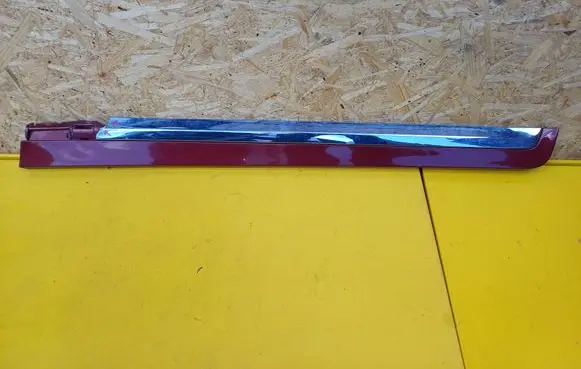 Volvo XC60 Front door trim (molding) 31333817