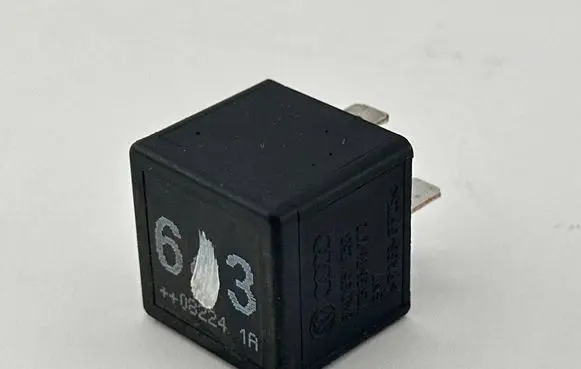 Audi Q7 4L Other relay 8K0951253 V23136B6X72