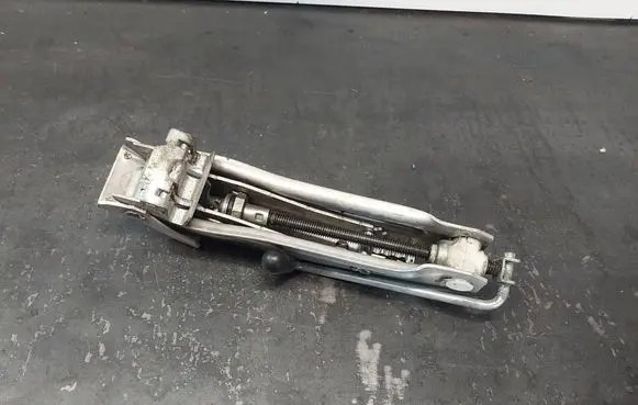 Volkswagen PASSAT B5 Lift Jack 8L0011031A