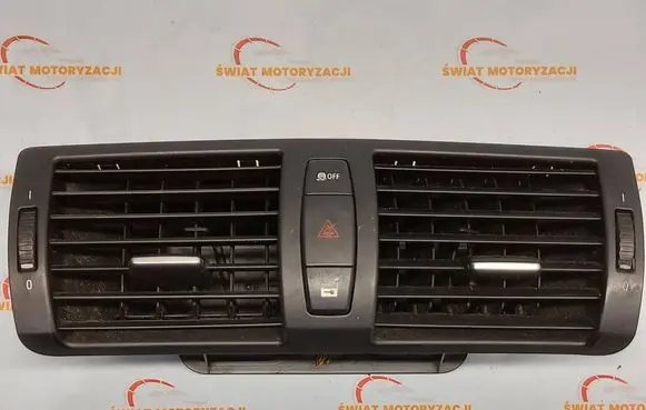 BMW 1 E82 E88 Dash center air vent grill 7059189