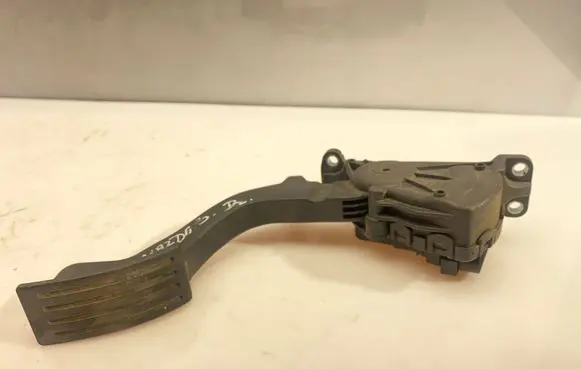 Mazda 3 I Accelerator throttle pedal 6PV00864101 4M519F836AG