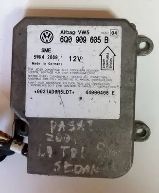 Volkswagen PASSAT B5.5 Airbag control unit/module 6Q0909605B 44000406E 5WK42869