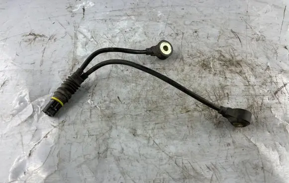BMW 7 E38 Detonation knock sensor 1703276