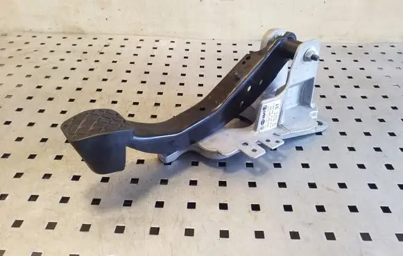 Volkswagen Golf Plus Brake pedal 1K2721057AN 1K2721117G