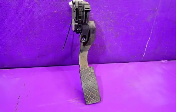 Volkswagen PASSAT B5.5 Accelerator throttle pedal