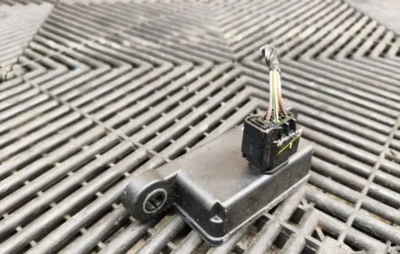 Dodge Challenger ESP acceleration yaw rate sensor 25170106893