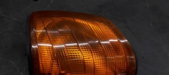 Mercedes-Benz E W124 Front indicator light