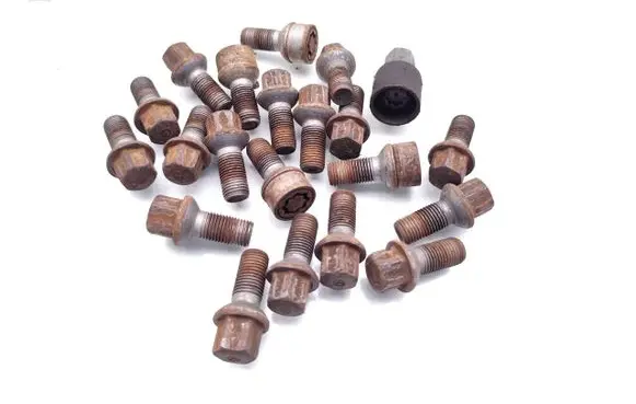 Mercedes-Benz E W212 Anti-theft wheel nuts and lock 