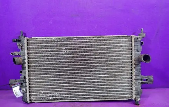 Opel Zafira B Coolant radiator 