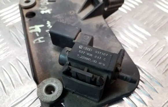 Audi A4 S4 B6 8E 8H Vacuum valve 037906283C