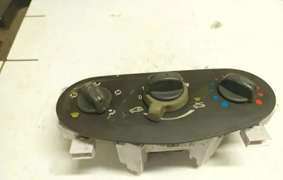 Dacia Duster Climate control unit t1001640a