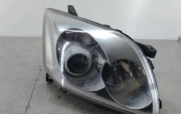 Toyota Avensis T250 Headlight/headlamp 