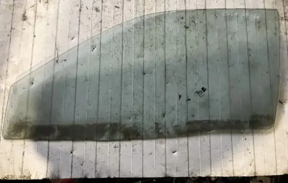 Mitsubishi Colt Front door window glass four-door