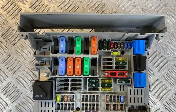 BMW 1 E81 E87 Fuse box set 6906624 90202261