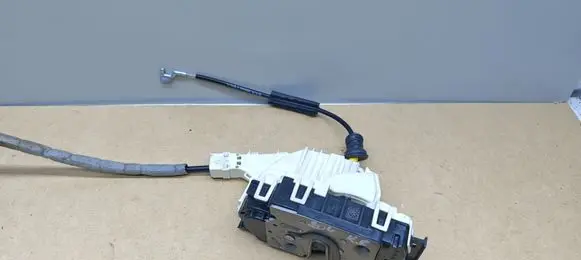 Mercedes-Benz C W204 Front door lock A0997200135