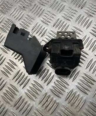 Citroen C4 I Picasso Coolant fan relay 9658508980