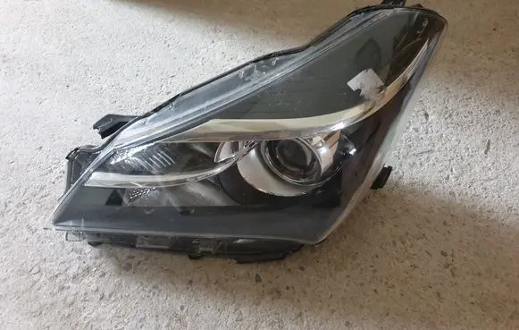 Toyota Yaris Headlight/headlamp 811700DA30