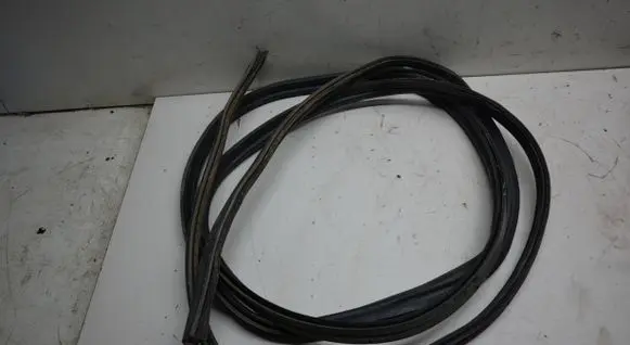 Opel Vivaro Trunk rubber seal (body) 