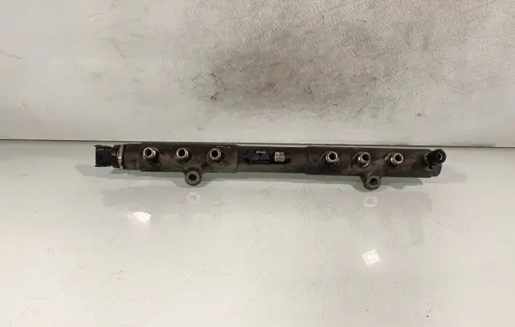 Volvo V70 Fuel main line pipe 0445215023 8699179
