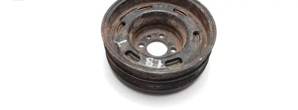 Volkswagen PASSAT B5 Crankshaft pulley 058105251E