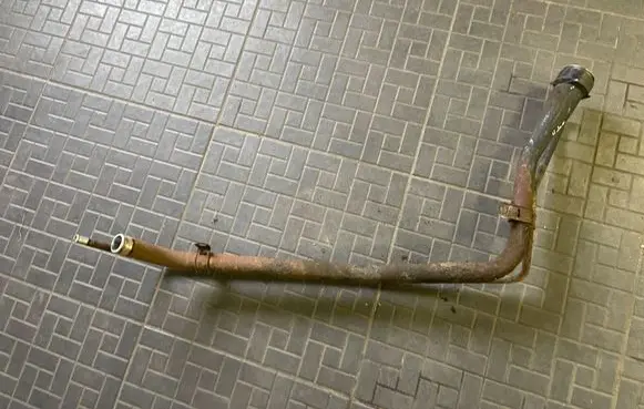 Fuel tank filler neck pipe