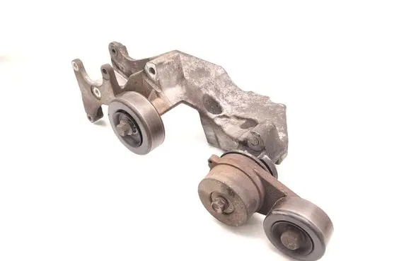 Hyundai Santa Fe Generator/alternator bracket 