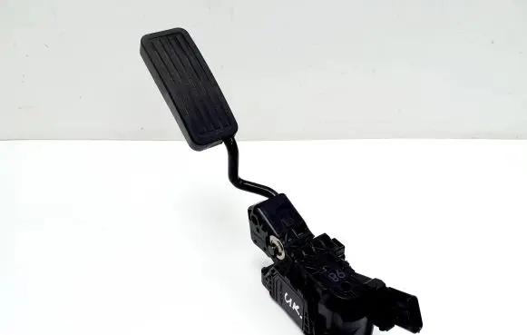 Honda CR-V Accelerator throttle pedal 2700000400 10S09A00073