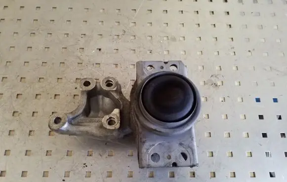 Peugeot 5008 Engine mount bracket 9681855180